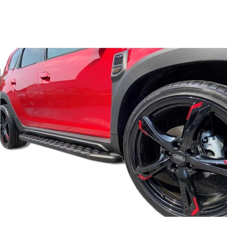Trittbretter Dacia Duster II aus hochwertigem Aluminium mit Auflage aus hochfestem Kunststoff und Anti-Rutsch-Relief/schwarz