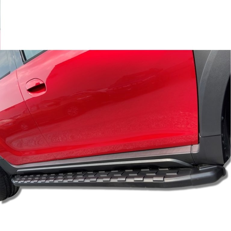 Trittbretter Dacia Duster II aus hochwertigem Aluminium mit Auflage aus hochfestem Kunststoff und Anti-Rutsch-Relief/schwarz