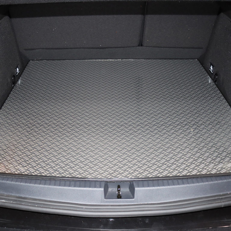 Exclusive Kofferraummatte aus Edelstahl mit Anti-Rutsch-Relief für Dacia Duster ab 2018